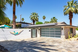 Exterior - Draves Estate by WE – Luxury Pool Home (Palm Springs)