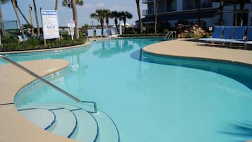 Alberca al aire libre por temporada