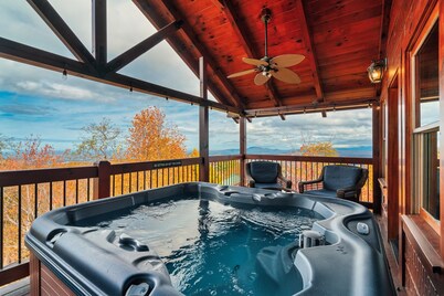 Indoor Pool - MTN Views - Hot Tub - Fire Pit - Bears!