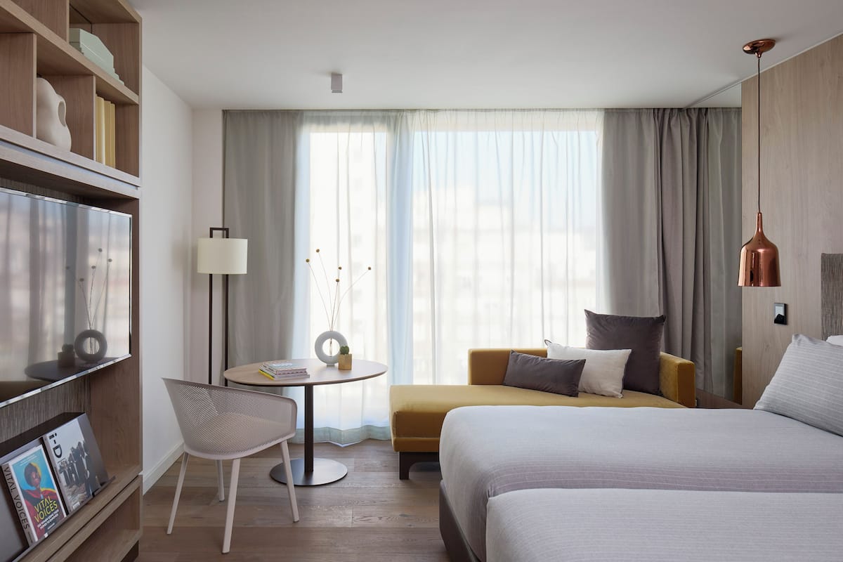 Standard ME Patio View | Premium bedding, minibar, in-room safe, blackout drapes
