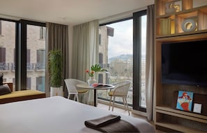 Studio ME + Suite Plaza Cataluña View | 高級寢具、迷你吧、客房內保險箱、遮光布/窗簾