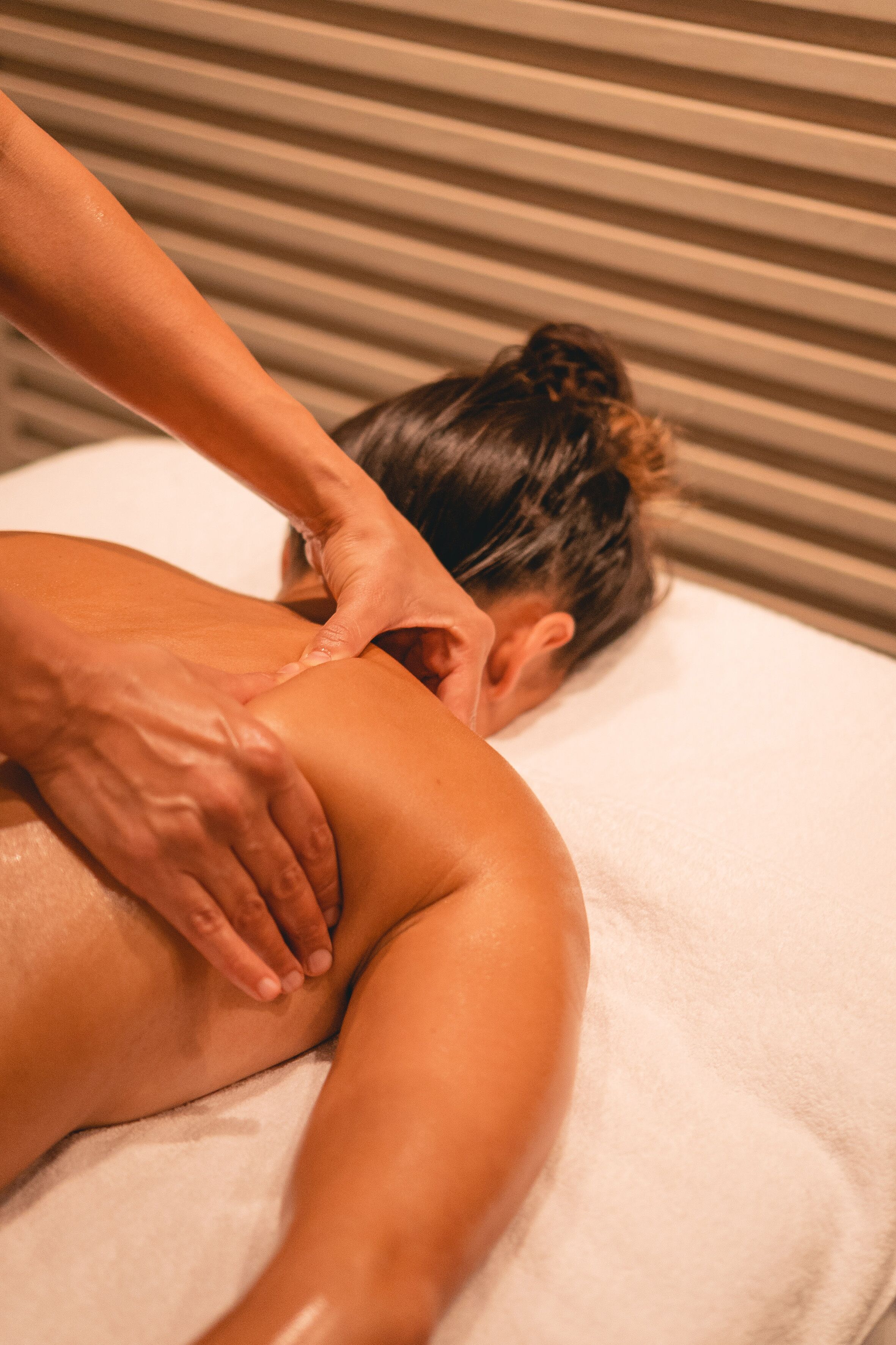 couples treatment room(s), body treatments, body scrubs, facials