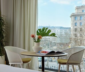 Ropa de cama de alta calidad y minibar 