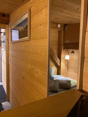 1 chambre, fer et planche à repasser, Wi-Fi gratuit