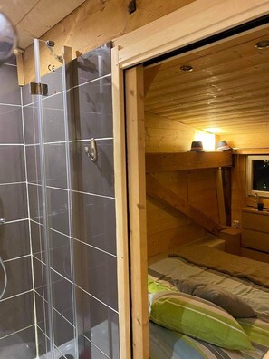 1 bedroom, iron/ironing board, free WiFi