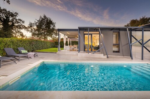 Villa Barcolana - charming cozy villa with private pool near Porec