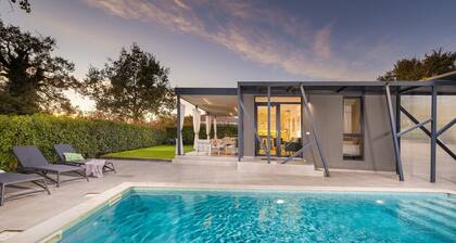 Villa Barcolana - charming cozy villa with private pool near Porec