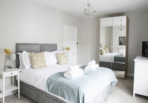 4 bedrooms, iron/ironing board, free WiFi, bed sheets