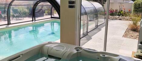 Sisäuima-allas, ulkouima-allas