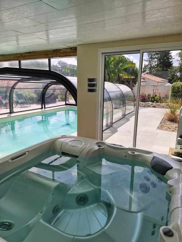 Piscine couverte, piscine extérieure