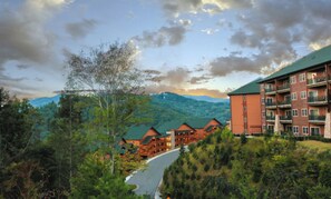 Exterior - Thanksgiving Retreat in the Smokey Mountains (Gatlinburg)