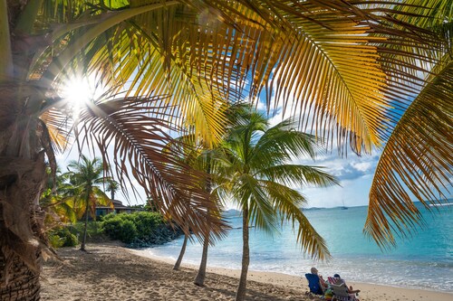 Spacious Luxury Open Plan Condo: Convenient Location.  Large Balcony. Sea View.