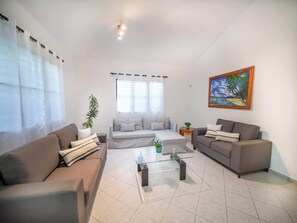 Een smart-tv en een kantoor