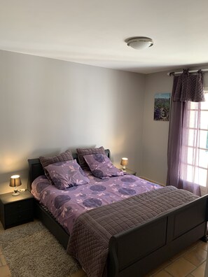 4 bedrooms, iron/ironing board, travel cot, free WiFi