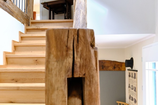 Een smart-tv en boeken