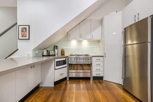 Fridge, microwave, oven, stovetop