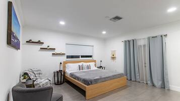 6 bedrooms, iron/ironing board, free WiFi, bed sheets