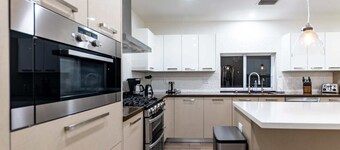 Cozy Villa | Grill | Mini Golf | Billiards | Pool