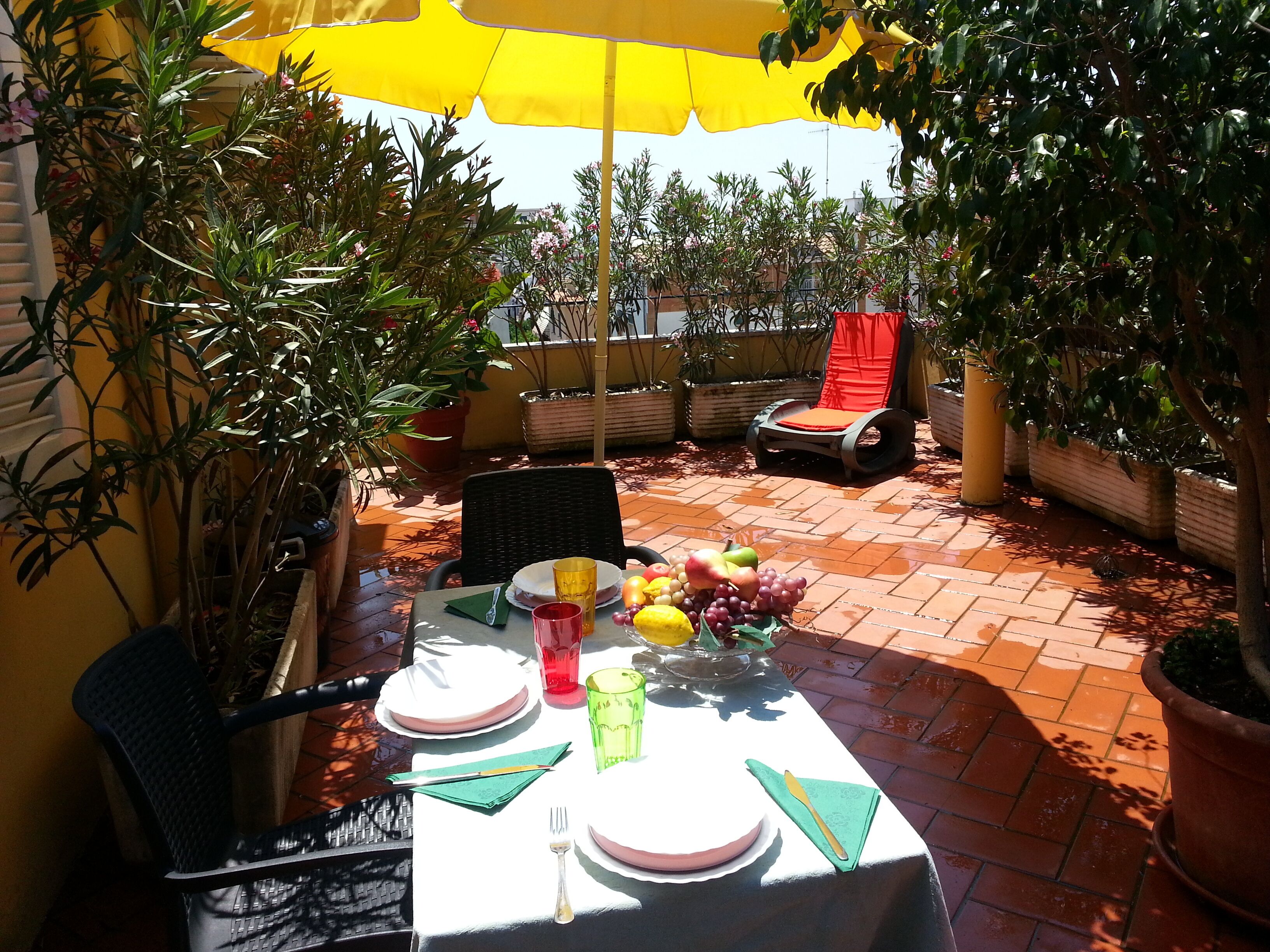 Villa Giulia: Attico con Terrazzo in Villa Signorile a due Passi dal Mare.,