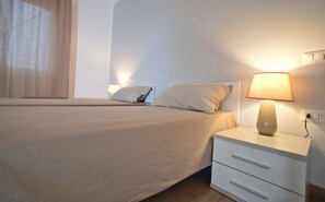 2 chambres, fer et planche à repasser, Wi-Fi gratuit, draps fournis