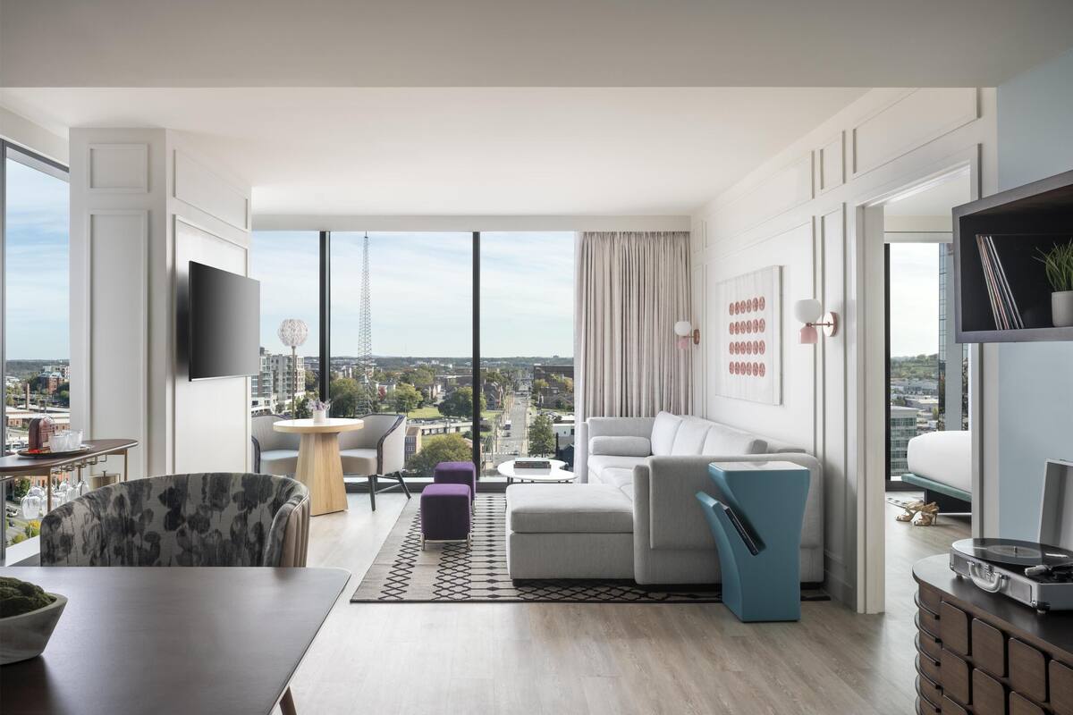 Suite, 1 King Bed | Premium bedding, in-room safe, desk, laptop workspace