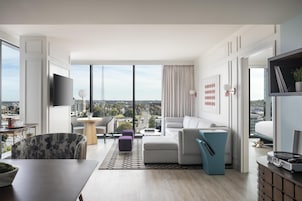 Suite, 1 King Bed | Premium bedding, in-room safe, desk, laptop workspace