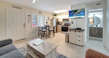 Clean, modern and newly RENOVATED condo on US #1 Private Siesta Key Beach