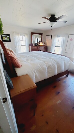 4 bedrooms, desk, free WiFi, bed sheets - Family Home- 5 minutes from beach, Golf course and more! (Northport)