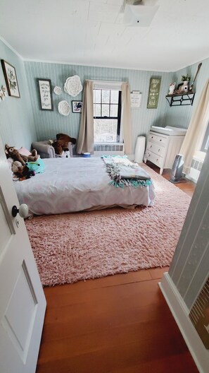 4 bedrooms, desk, free WiFi, bed sheets