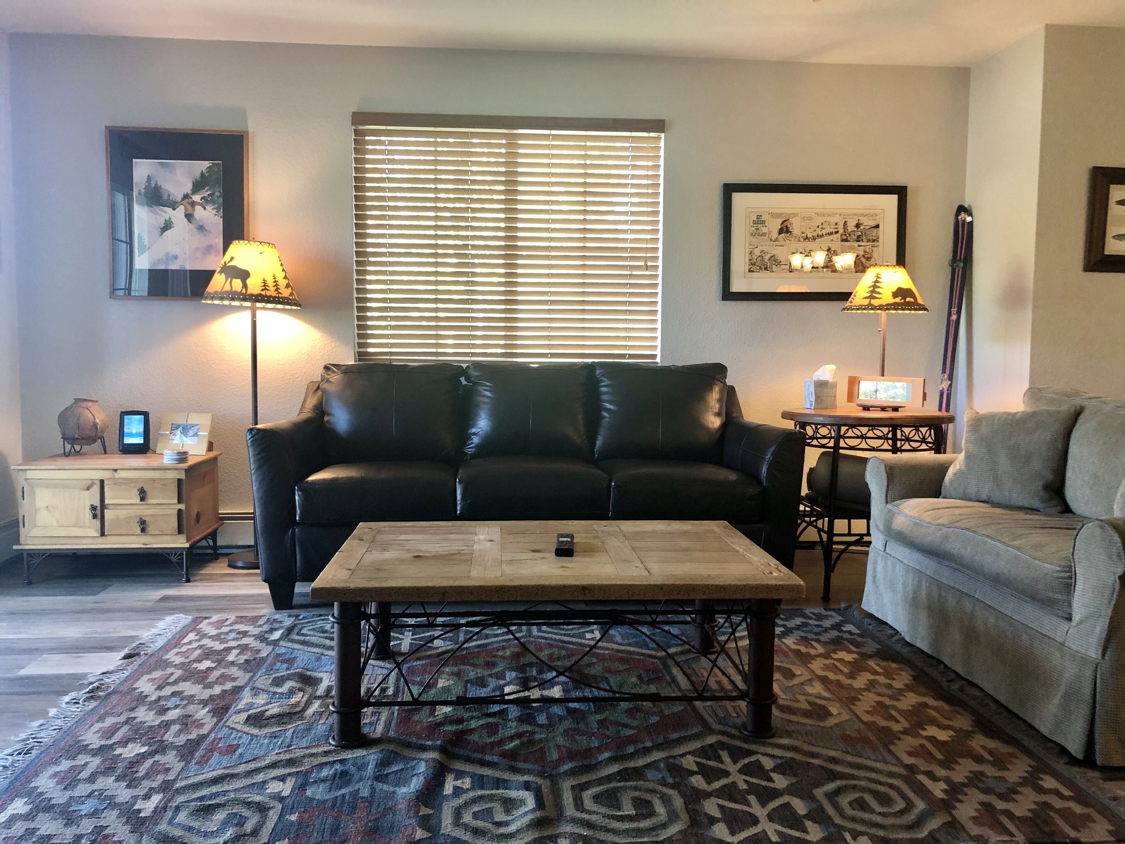 Beautiful Condo. Close to the Slopes. Community Hot Tub