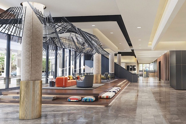 2 bars/lounges, poolside bar