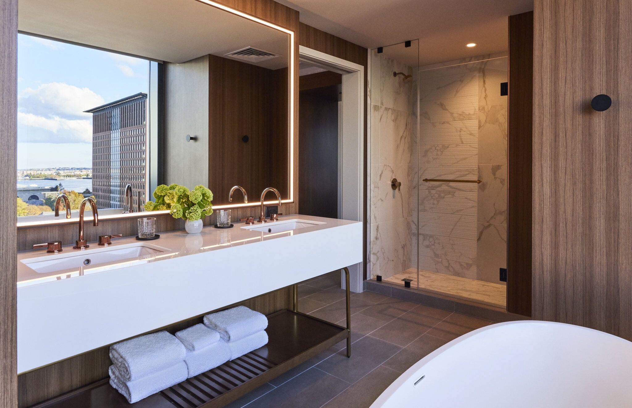 suite, 1 bedroom (patron) | bathroom | hair dryer, bathrobes, slippers, towels