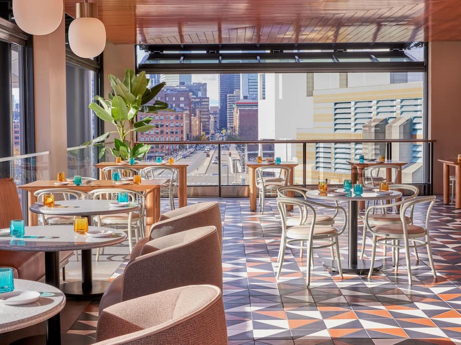 4 restaurants, breakfast served