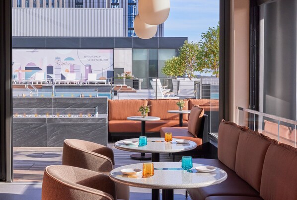 4 restauranter: frokost, lunsj og middag serveres