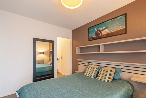 1 chambre, bureau, fer et planche à repasser, Wi-Fi gratuit