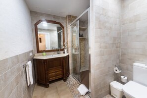 Free toiletries, hair dryer