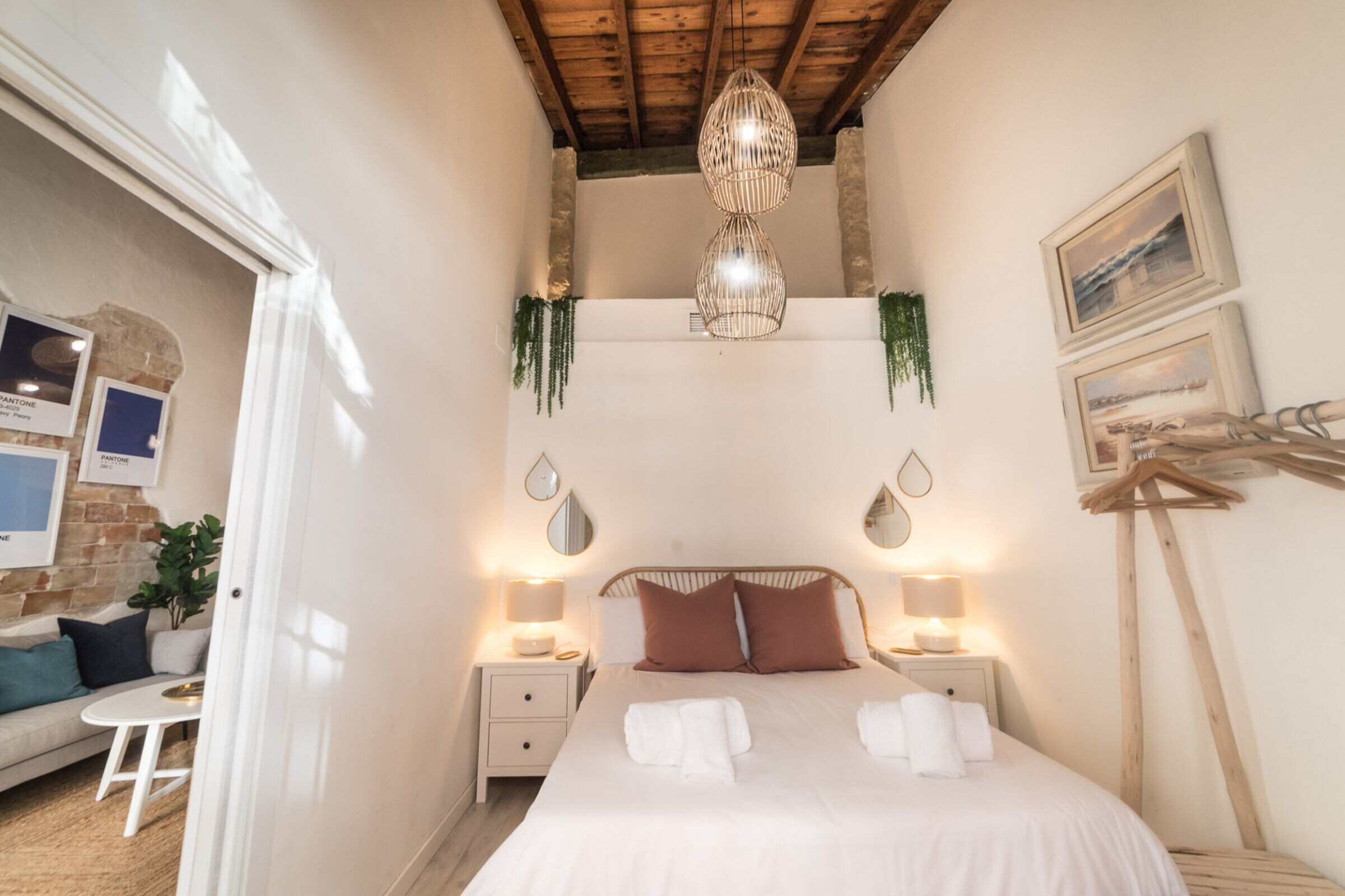 2 bedrooms, desk, iron/ironing board, WiFi