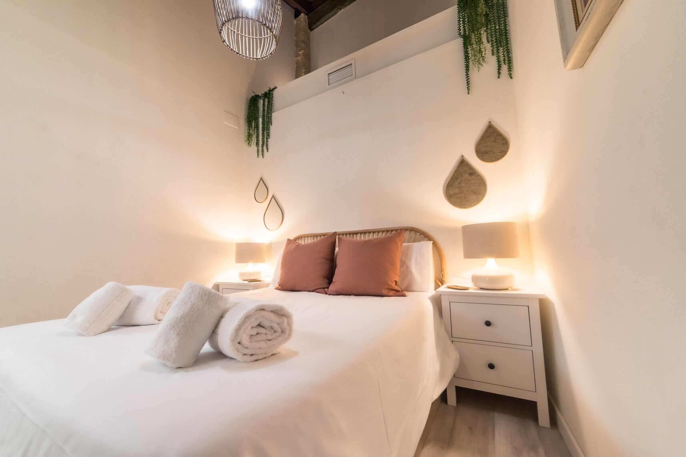 2 slaapkamers, een bureau, een strijkplank/strijkijzer, wifi