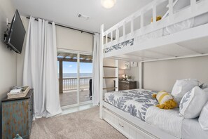 4 bedrooms, iron/ironing board, free WiFi, bed sheets - *NEW* Sunrise Serenity, Beachfront Home (Galveston)