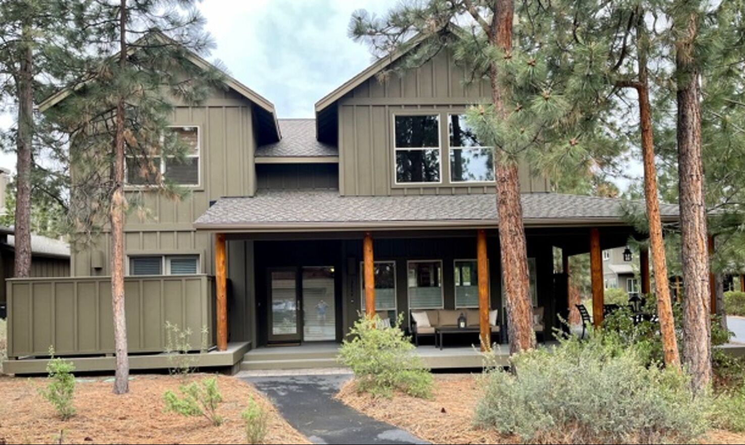 Private Retreat at River Wild in Mt Bachelor Village, Private HotTub, A/C, WiFi