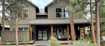 Private Retreat at River Wild in Mt Bachelor Village, Private HotTub, A/C, WiFi