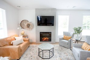 Smart TV, fireplace