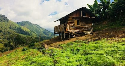 Ecocabaña Armenia Quindío Con Vista Hacia La Montaña, Con Terraza De Meditación