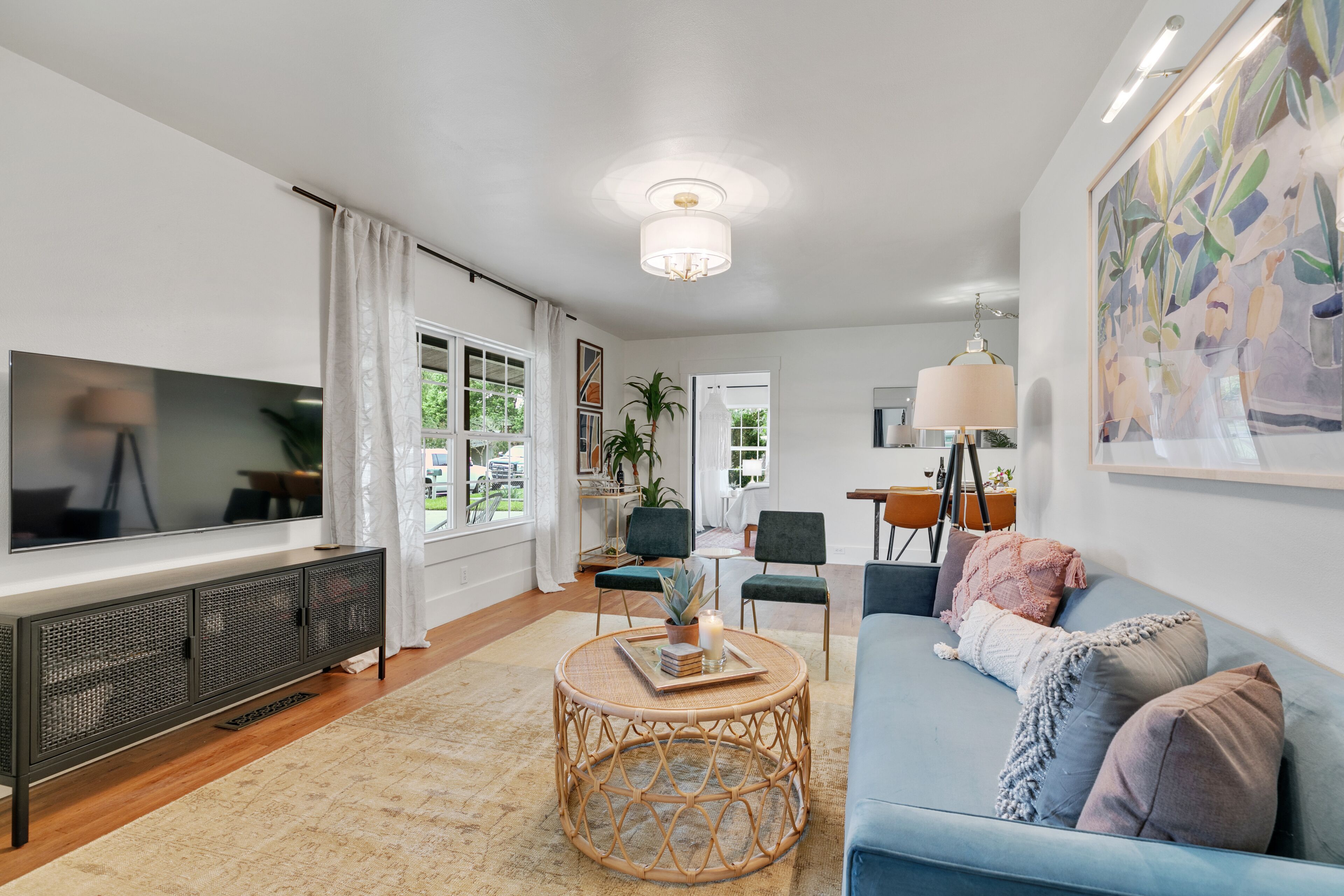 Gorgeous Modern Home w/ Cedar Barrel Hot Tub & Fire Pit