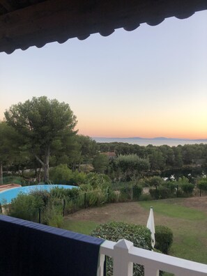 Property grounds - St Raphaël/App 4 pers/superb sea view/pool/wifi/climate (Saint-Raphaël)