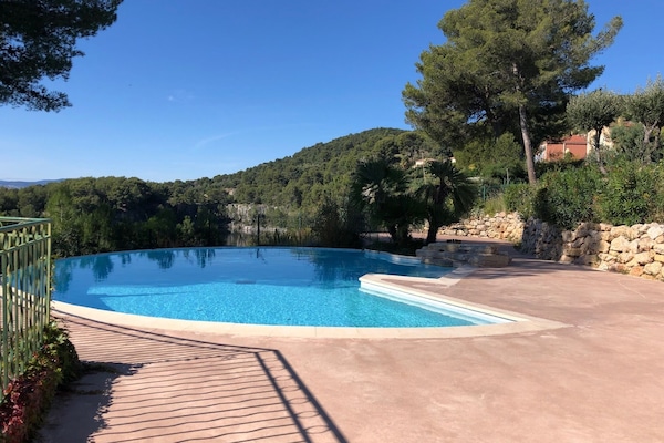 La piscine de la résidence