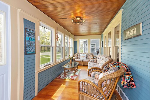 Waterfront Getaway: Kayaks, fishing, game room, fire pit, gathering room…