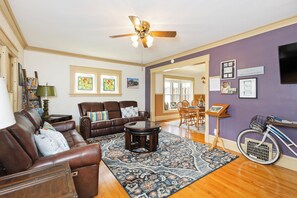 Smart-TV, Kamin, Videospiele, DVD-Player