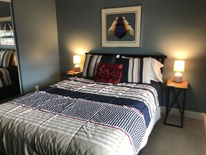 2 bedrooms, iron/ironing board, free WiFi, bed sheets - Bay View, Downtown Traverse City Condo (Traverse City)