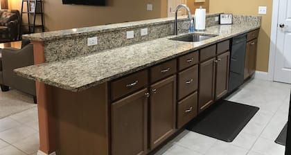 Bay View, Downtown Condo, New Listing (see our reviews at VRBO #484395)